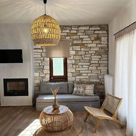 Peri Elxis Luxury Suites Mourésion エクステリア 写真
