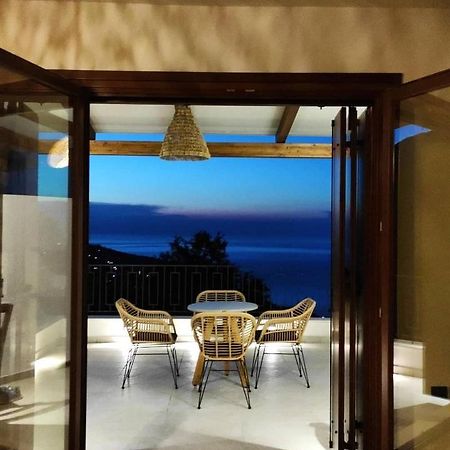 Peri Elxis Luxury Suites Mourésion エクステリア 写真