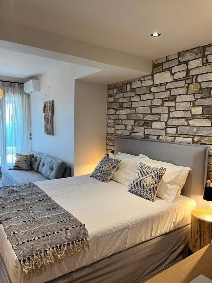 Peri Elxis Luxury Suites Mourésion エクステリア 写真
