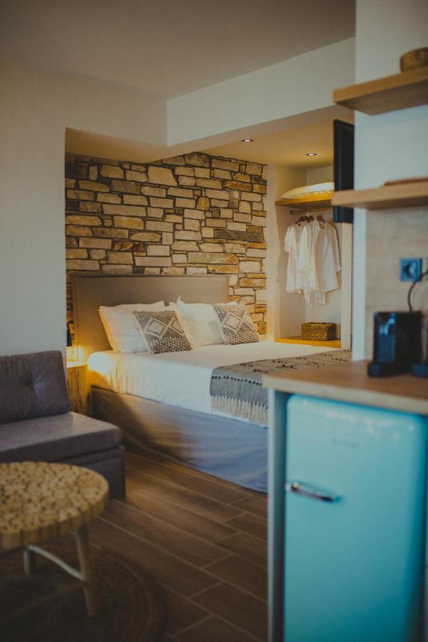 Peri Elxis Luxury Suites Mourésion エクステリア 写真