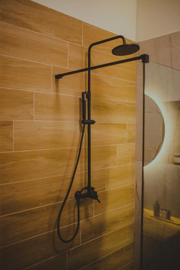 Peri Elxis Luxury Suites Mourésion エクステリア 写真