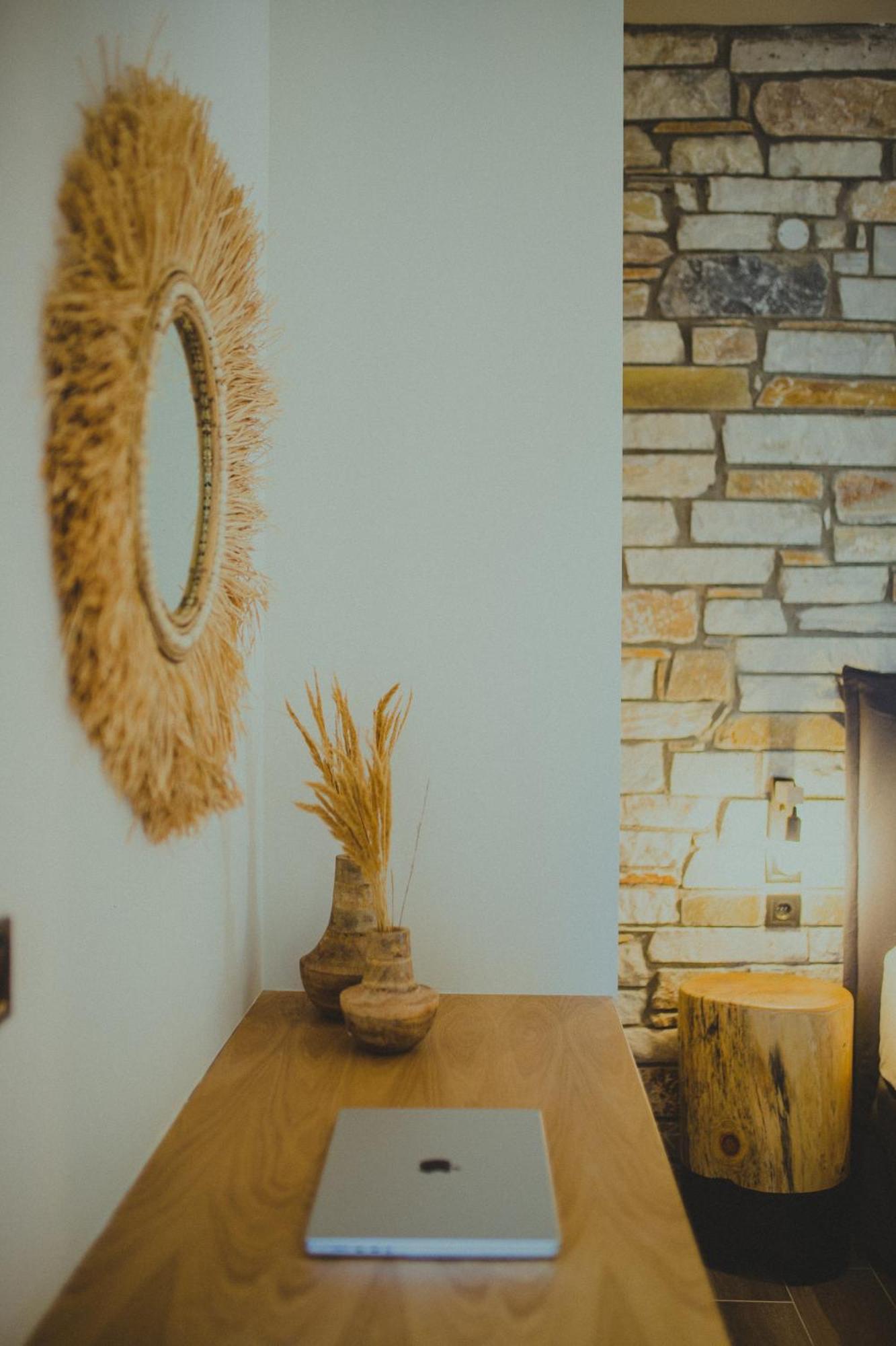Peri Elxis Luxury Suites Mourésion エクステリア 写真