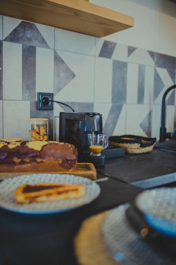 Peri Elxis Luxury Suites Mourésion エクステリア 写真