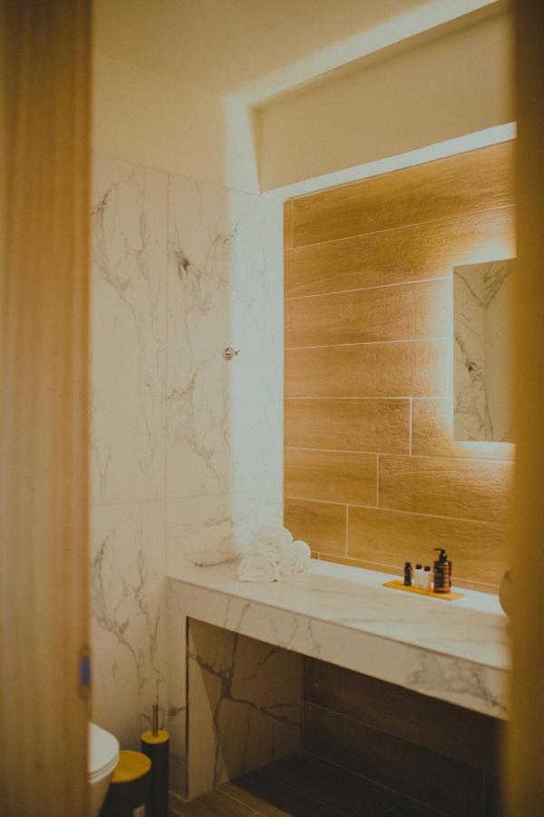 Peri Elxis Luxury Suites Mourésion エクステリア 写真