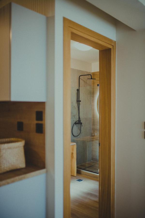 Peri Elxis Luxury Suites Mourésion エクステリア 写真