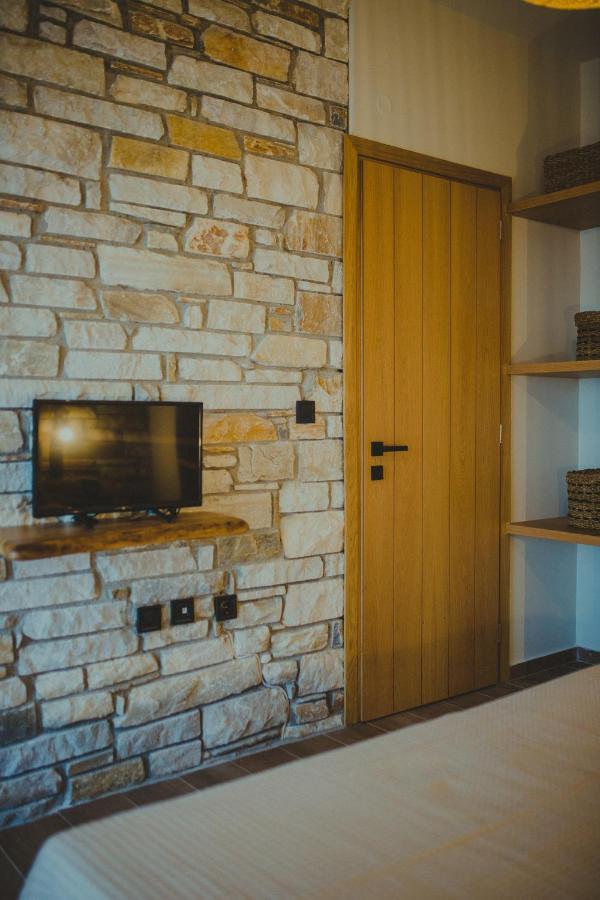 Peri Elxis Luxury Suites Mourésion エクステリア 写真