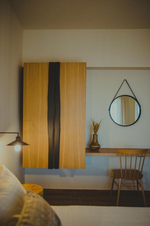 Peri Elxis Luxury Suites Mourésion エクステリア 写真