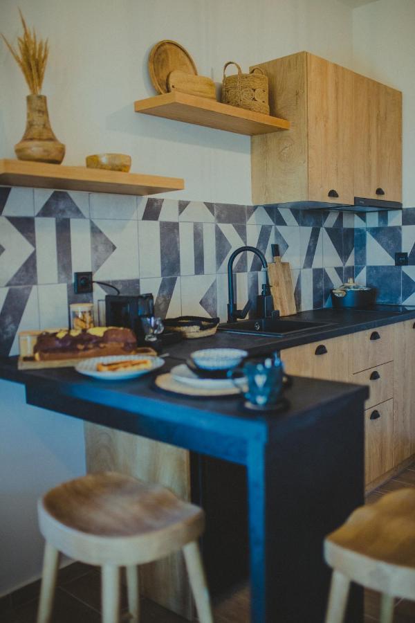 Peri Elxis Luxury Suites Mourésion エクステリア 写真