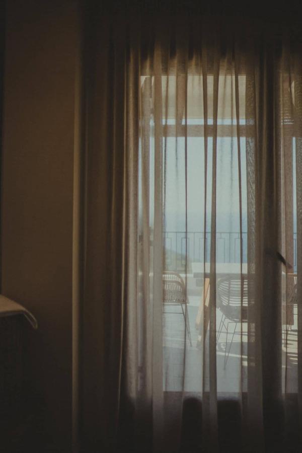 Peri Elxis Luxury Suites Mourésion エクステリア 写真