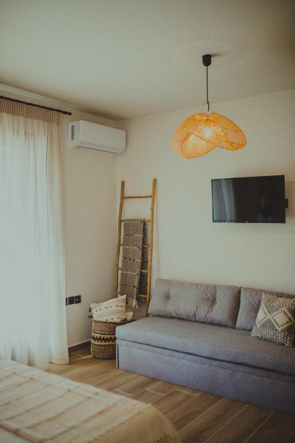 Peri Elxis Luxury Suites Mourésion エクステリア 写真