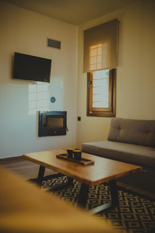 Peri Elxis Luxury Suites Mourésion エクステリア 写真