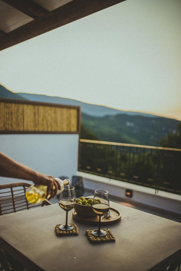 Peri Elxis Luxury Suites Mourésion エクステリア 写真