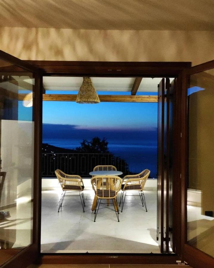 Peri Elxis Luxury Suites Mourésion エクステリア 写真
